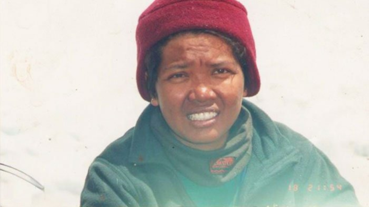 Pendaki Puncak Everest Pertama Indonesia Clara Sumarwati Berpulang